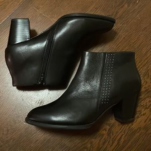 Vionic Georgia Studded Leather Ankle Boot 9W